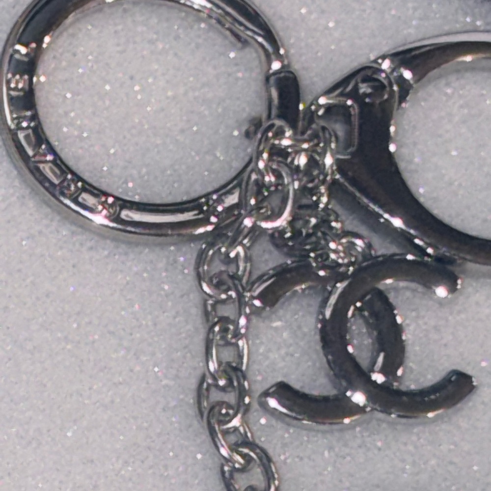 Silver Heart Keychain - Picture 4 of 6